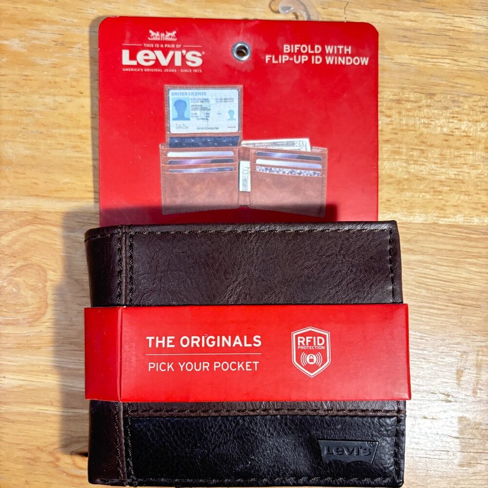 NWT Levi's Mens Leather Bifold Wallet Flip-Up ID Window RFID Protection Brown